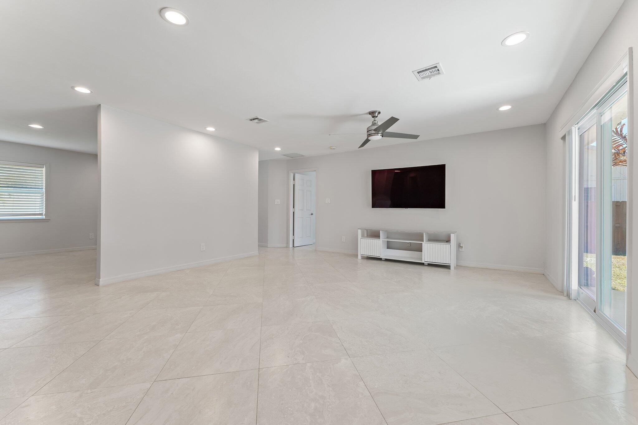5883 Set-N-Sun Place Jupiter, FL 33458 - Photo 12 of 42 036-5883SetNSunPl-Jupiter-SMALL