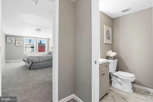 a en suite bathroom with a toilet