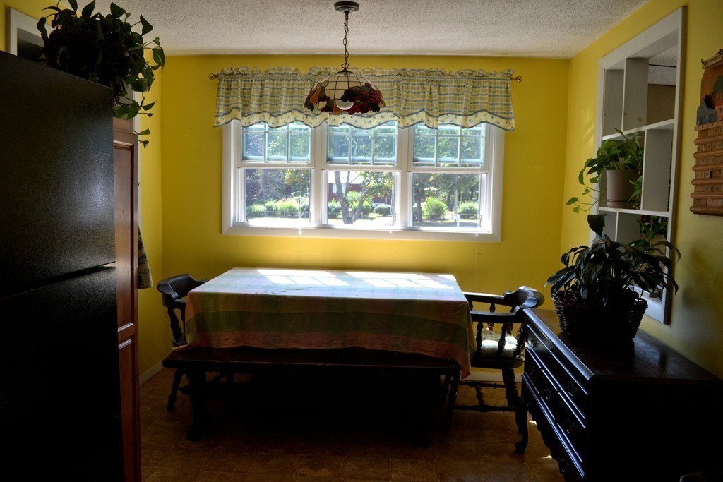 47 Lincoln Lane Hanover, MA 02339 - Photo 5 of 13 Gallery Image 5