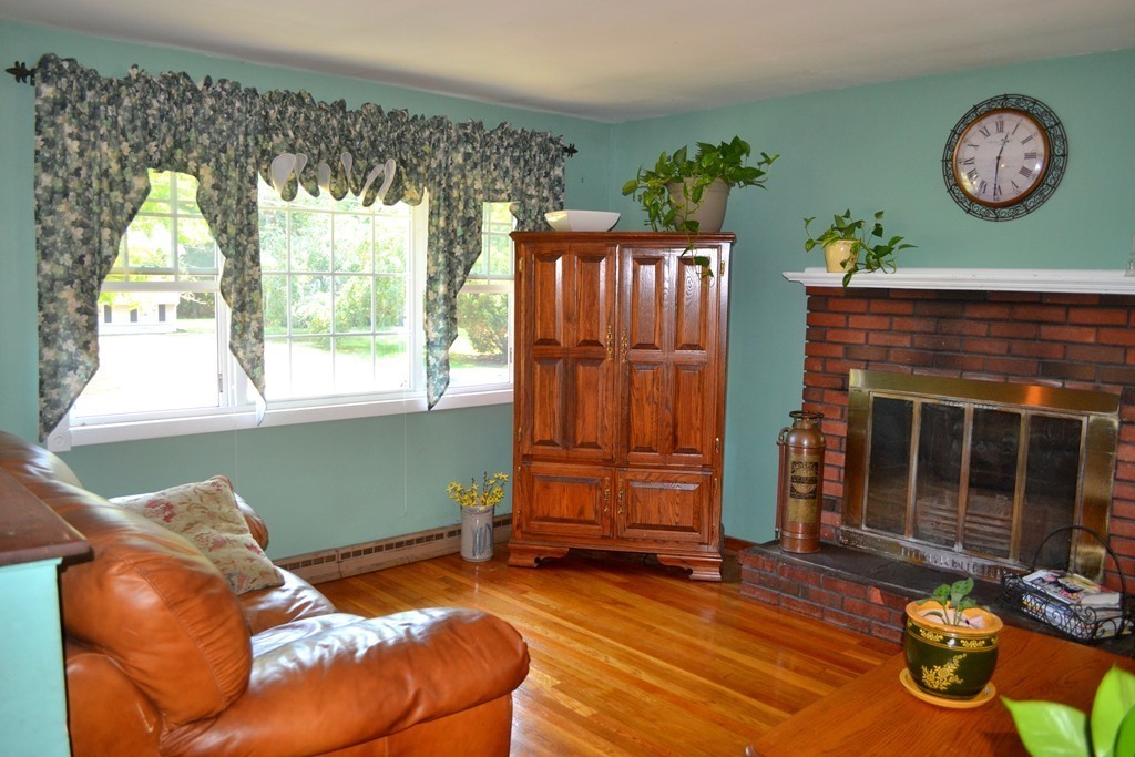 47 Lincoln Lane Hanover, MA 02339 - Photo 8 of 13 Gallery Image 8
