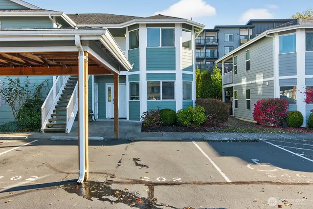 a view of a large white building