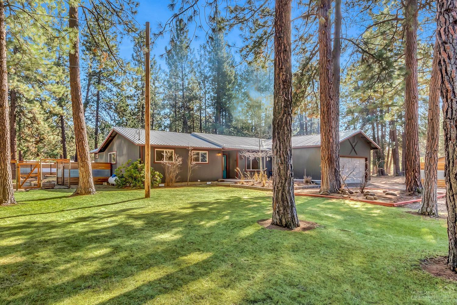 60146 Navajo Road Bend, OR 97702 - Photo 1 of 25 Primary Photo