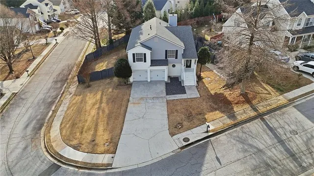 a view of a house with a fountain