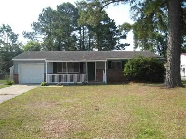 $1,300 | 303 Ramsey Drive, Jacksonville, NC 28540