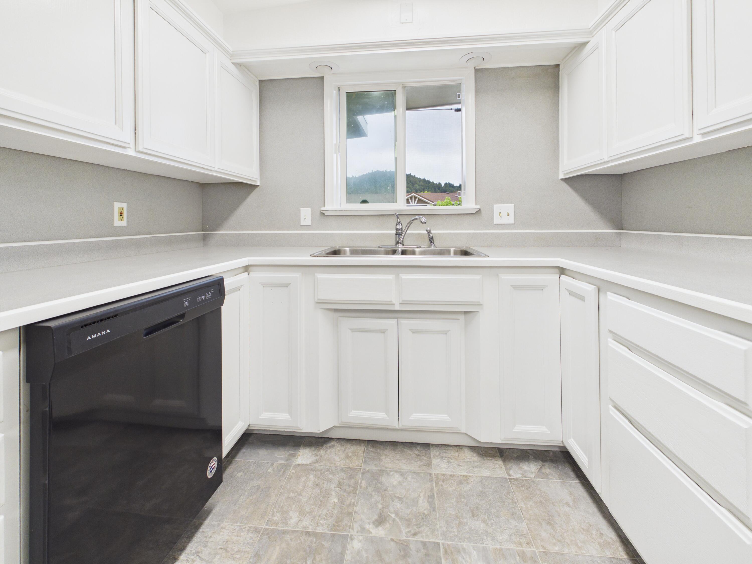 680 Gunnerson Lane Rio Dell, CA 95562 - Photo 11 of 45 Gallery Image 11