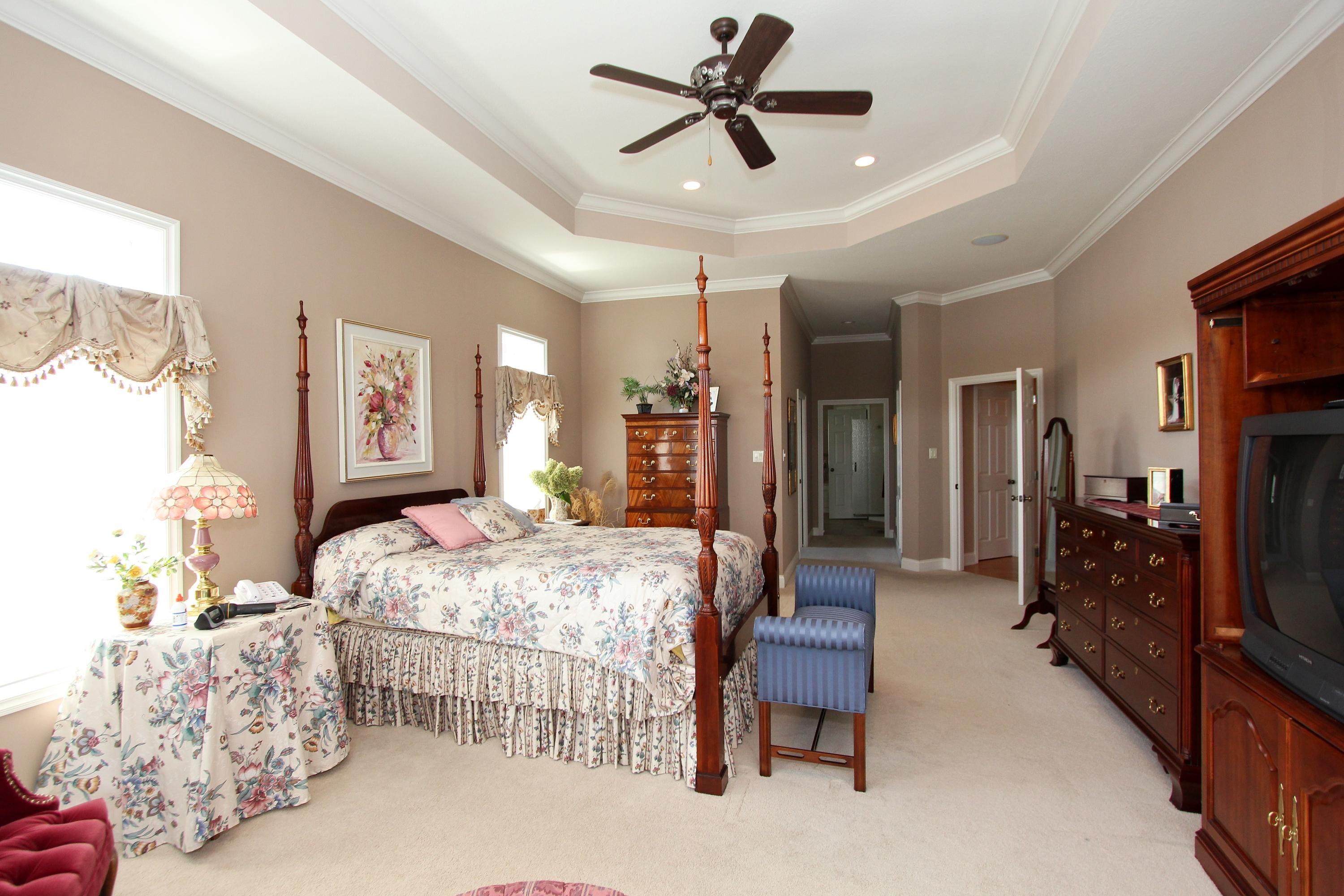 215 Sequoyah Road Loudon, TN 37774 - Photo 22 of 40 26_SequoyahRoad_215_MBtRoomV2