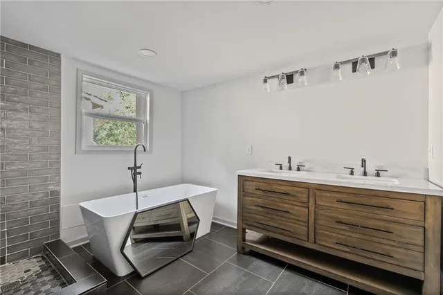 $2,880 | 3119 Piper Drive, Decatur, GA 30033