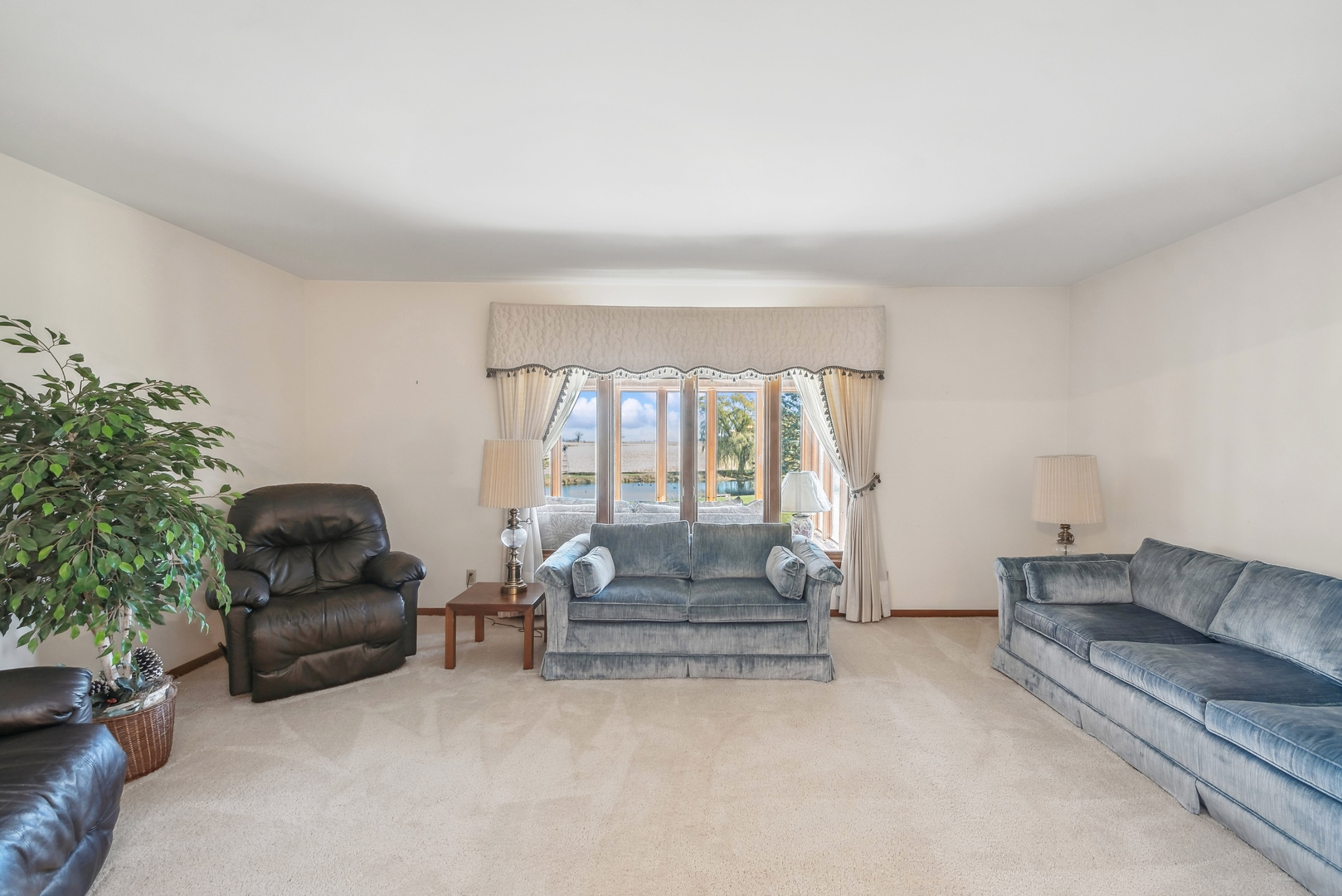 17445 Livingston School Road Caledonia, IL 61011 - Photo 16 of 33 a living room with furniture and a couch
