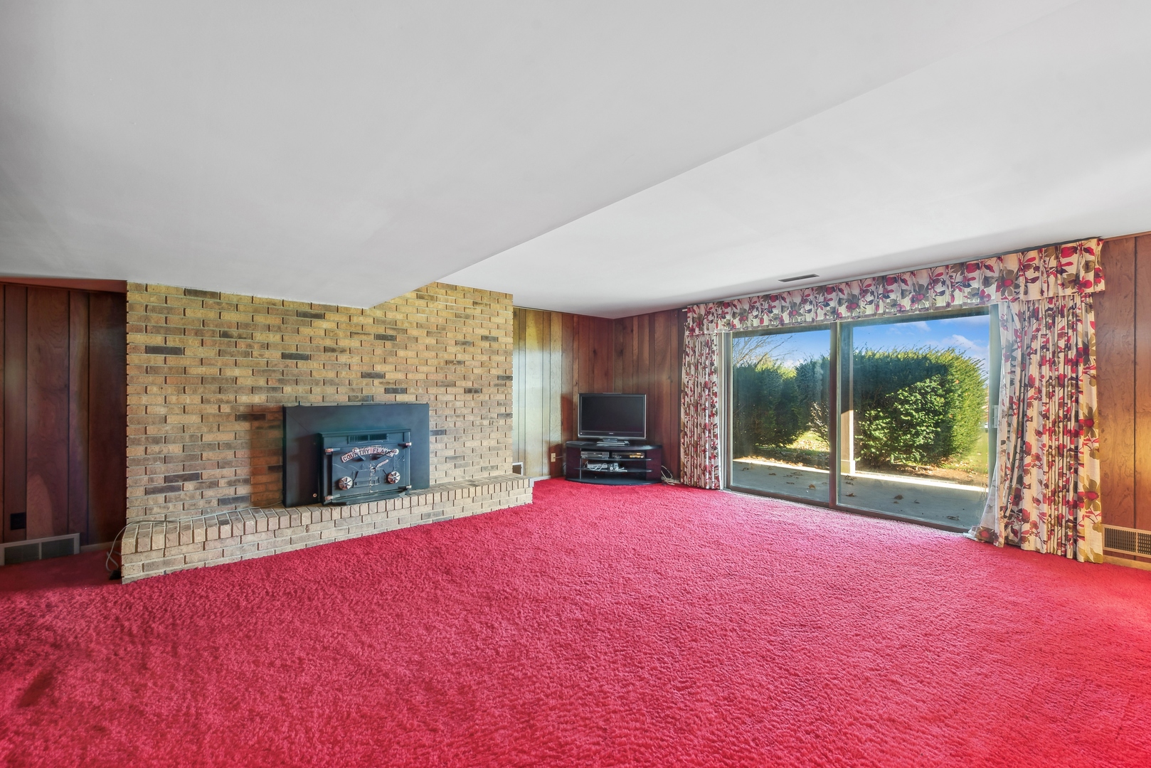 17445 Livingston School Road Caledonia, IL 61011 - Photo 20 of 33 a view of empty room with furniture and a fireplace