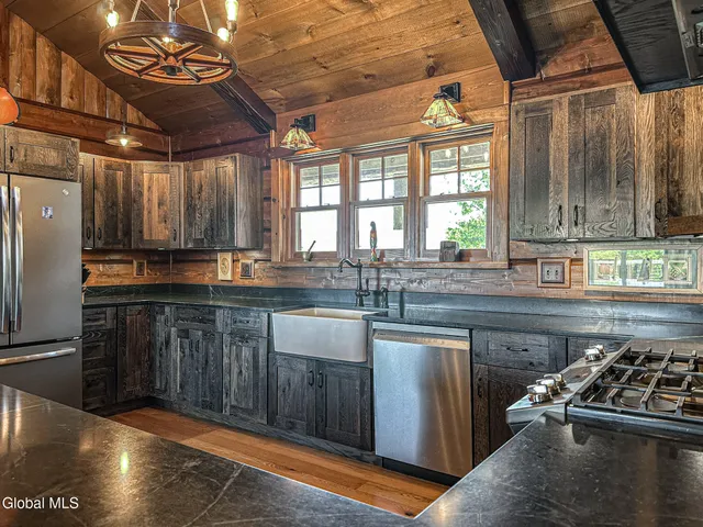 $889,000 | 1661 Burch Road, Hartford, NY 12832