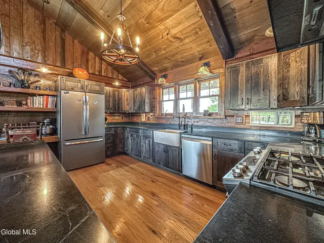 $889,000 | 1661 Burch Road, Hartford, NY 12832