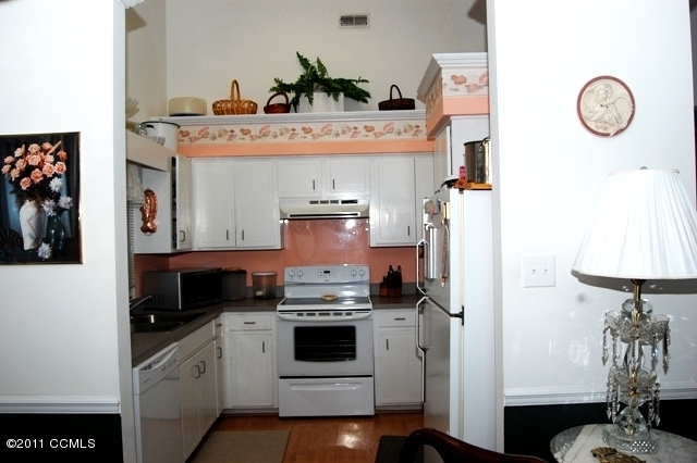 607 Barbour Road Morehead City, NC 28557 - Photo 9 of 18 Kitchen