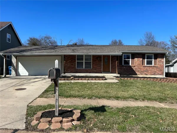 $2,100 | 691 Walnut Point Court, Ballwin, MO 63021