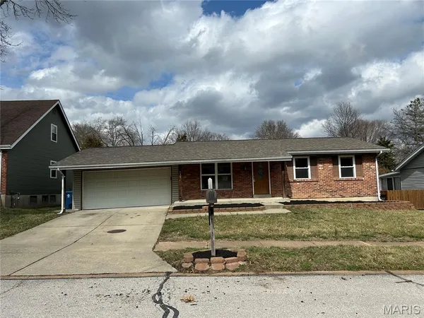 $2,100 | 691 Walnut Point Court, Ballwin, MO 63021