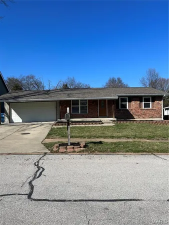 $2,100 | 691 Walnut Point Court, Ballwin, MO 63021