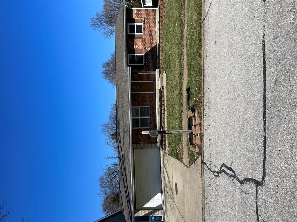 691 Walnut Point Court Ballwin, MO 63021 - Photo 2 of 14