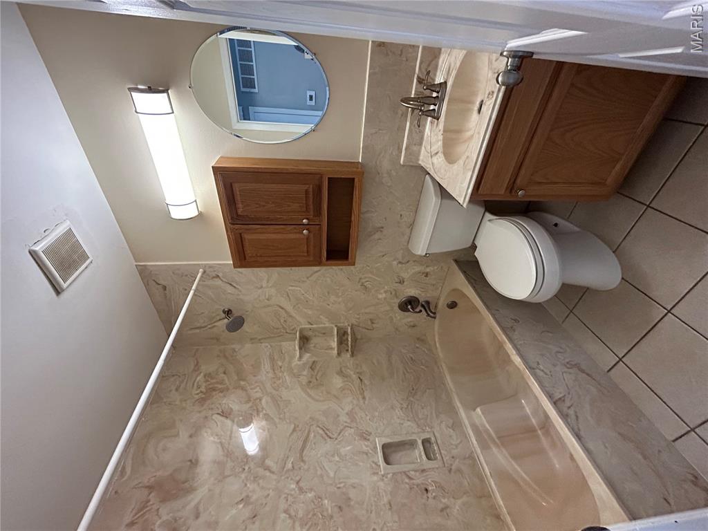 691 Walnut Point Court Ballwin, MO 63021 - Photo 8 of 14