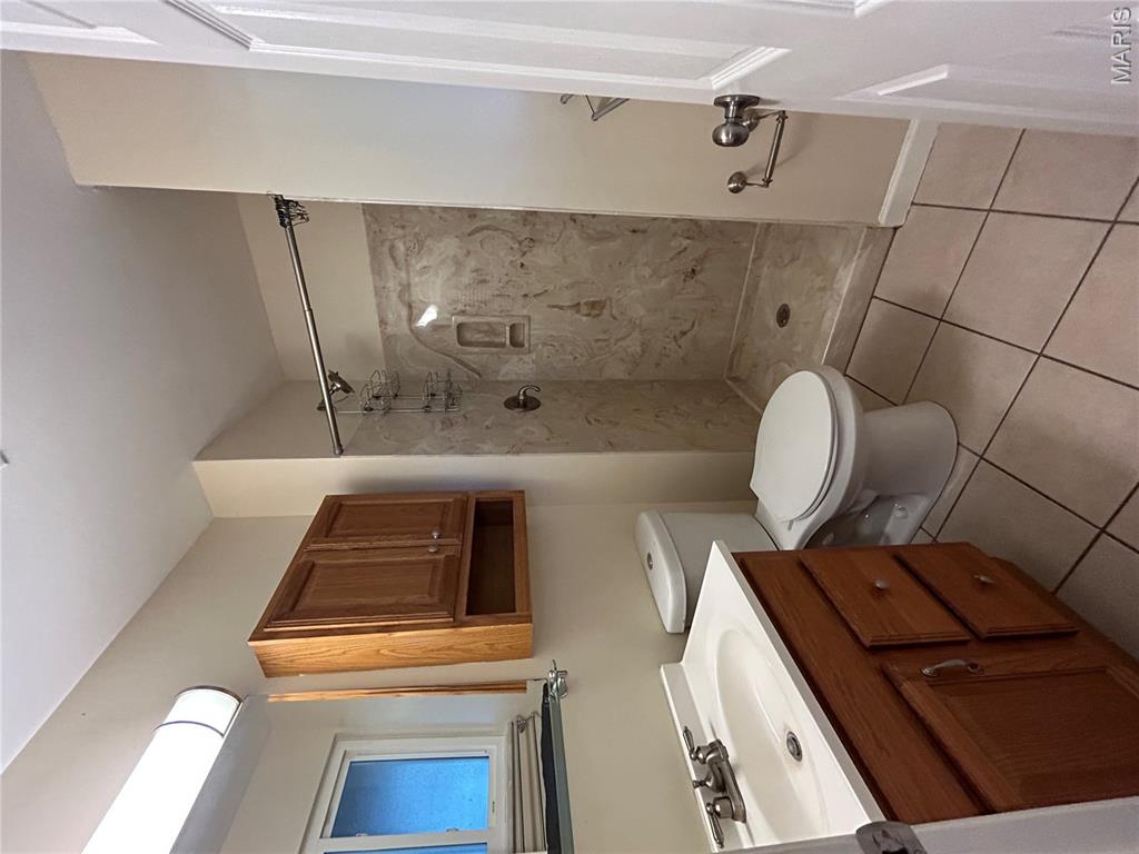 691 Walnut Point Court Ballwin, MO 63021 - Photo 10 of 14