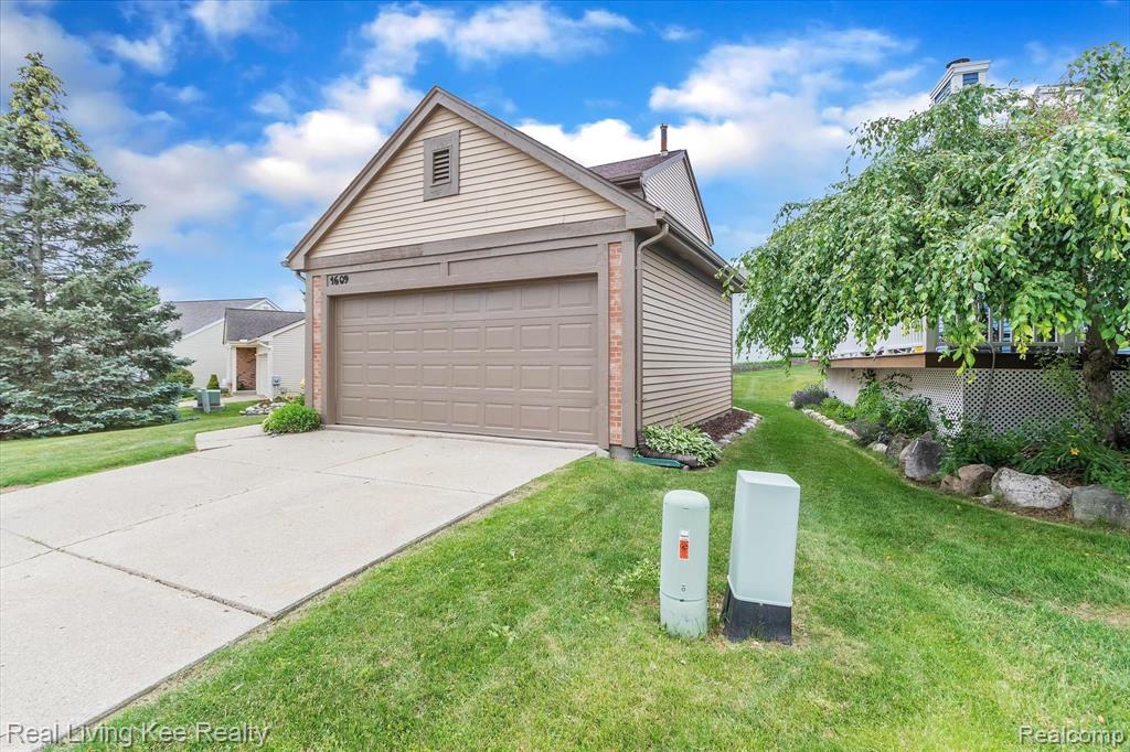 1609 Stonecrest Drive Rochester Hills, MI 48307 - Photo 5 of 39