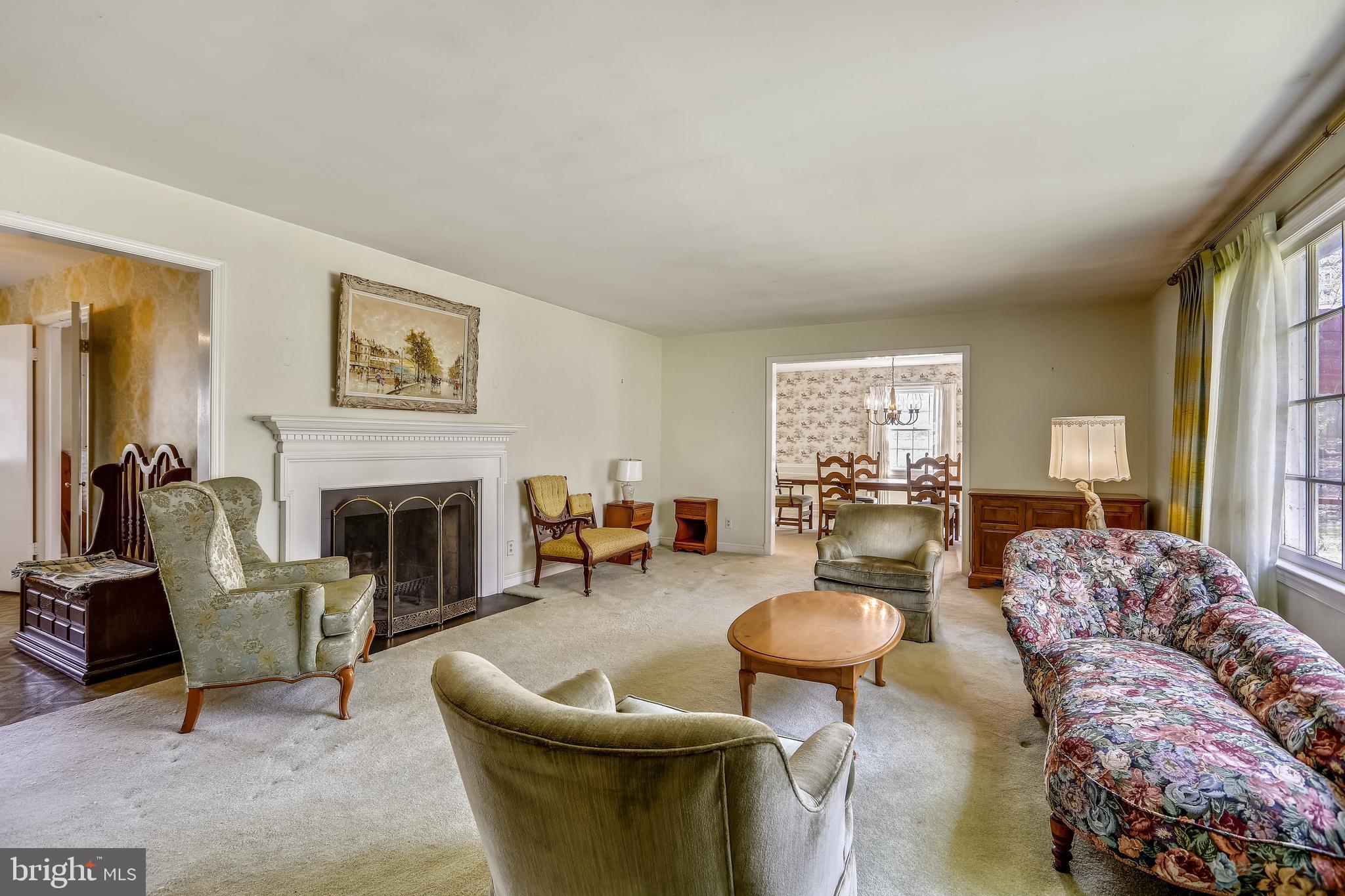 11740 Glen Mill Road Potomac, MD 20854 - Photo 13 of 44 LIVING ROOM THATS GREAT FOR ENTERTAINING