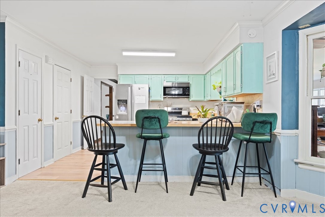 7141 Barkbridge Road Chesterfield, VA 23832 - Photo 17 of 44 Kitchen featuring a peninsula, crown molding, whit