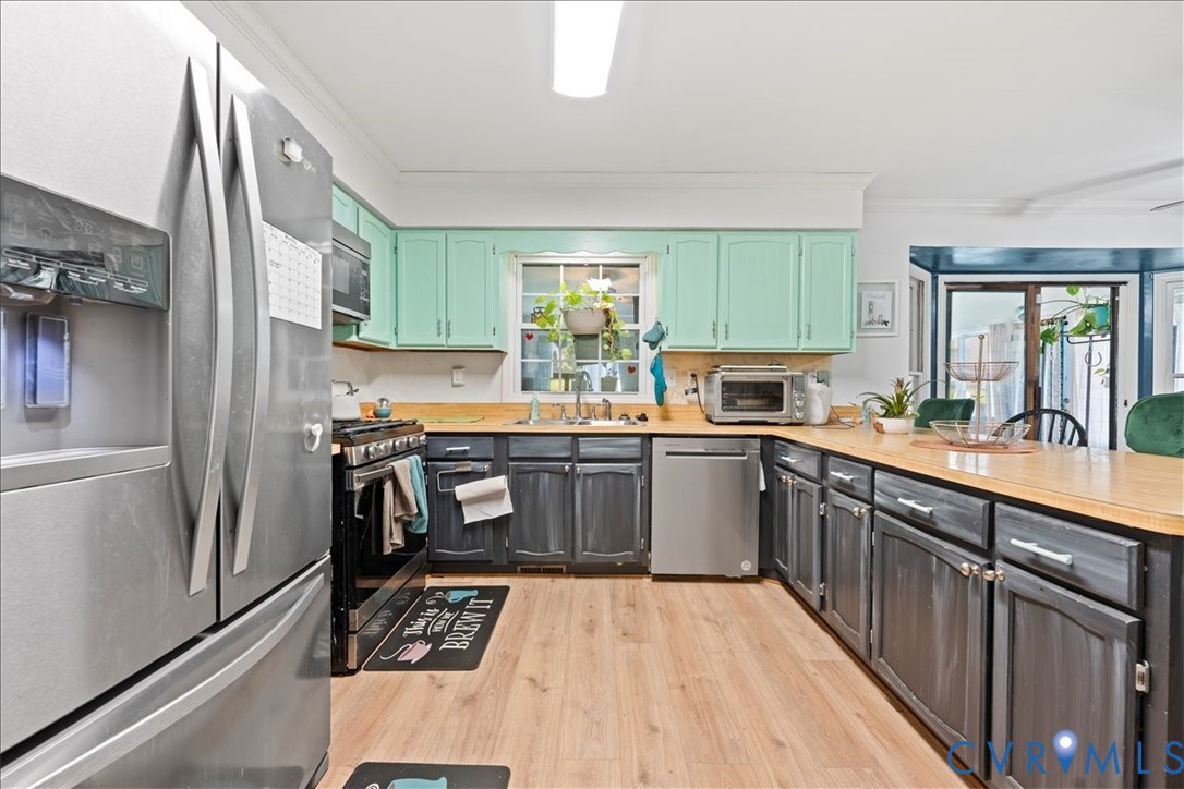 7141 Barkbridge Road Chesterfield, VA 23832 - Photo 19 of 44 Kitchen with appliances with stainless steel finis