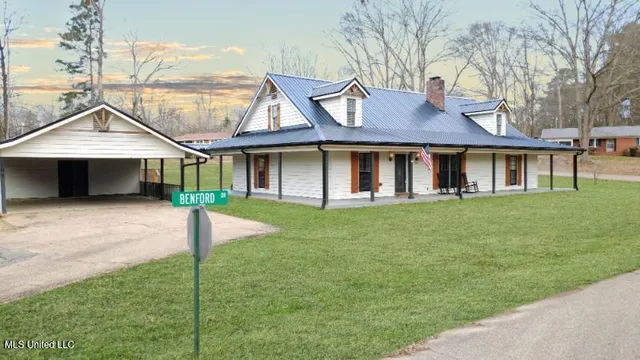 $342,500 | 706 Benford Drive, Fulton, MS 38843