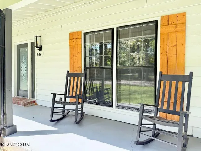 $342,500 | 706 Benford Drive, Fulton, MS 38843