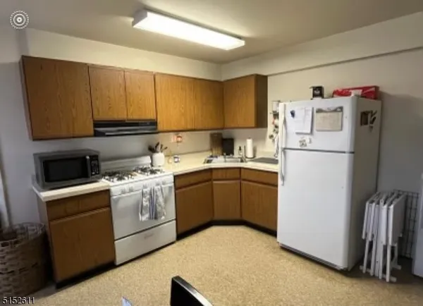 $2,400 | 13 Dupont Avenue, Wanaque, NJ 07420