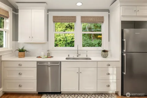 $999,000 | 4422 Montana Circle, Seattle, WA 98199