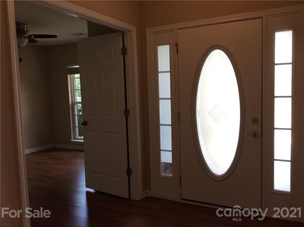 121 Newport Drive Kannapolis, NC 28081 - Photo 4 of 22 a view of a mirror with window