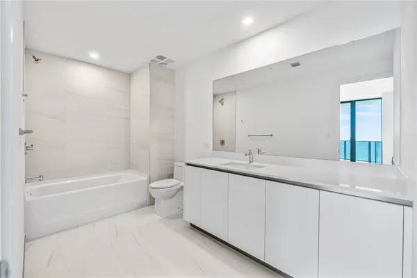 $17,500 | 900 North Ocean Boulevard, Unit 902, Pompano Beach, FL 33062
