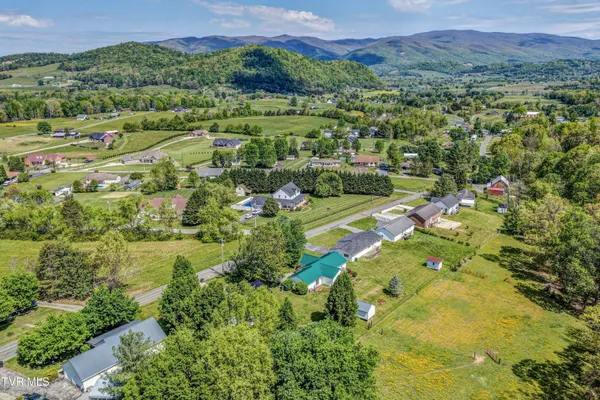 $346,500 | 2545 Siam Road, Elizabethton, TN 37643