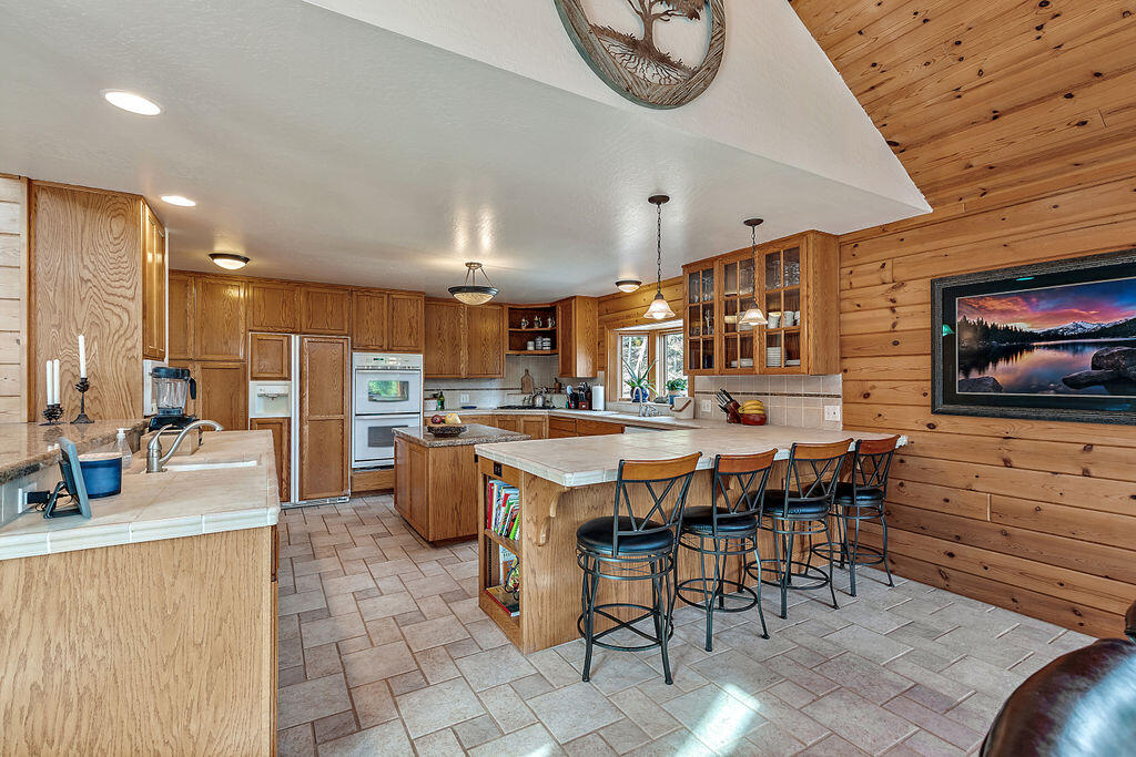 4766 Andrews Road Medford, OR 97501 - Photo 17 of 71 Large open kitchen to living & dining rooms