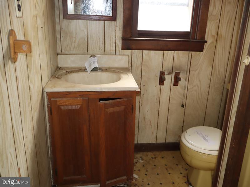 352 Roosevelt Avenue Lindenwold, NJ 08021 - Photo 14 of 21 a bathroom with a sink a toilet and shower