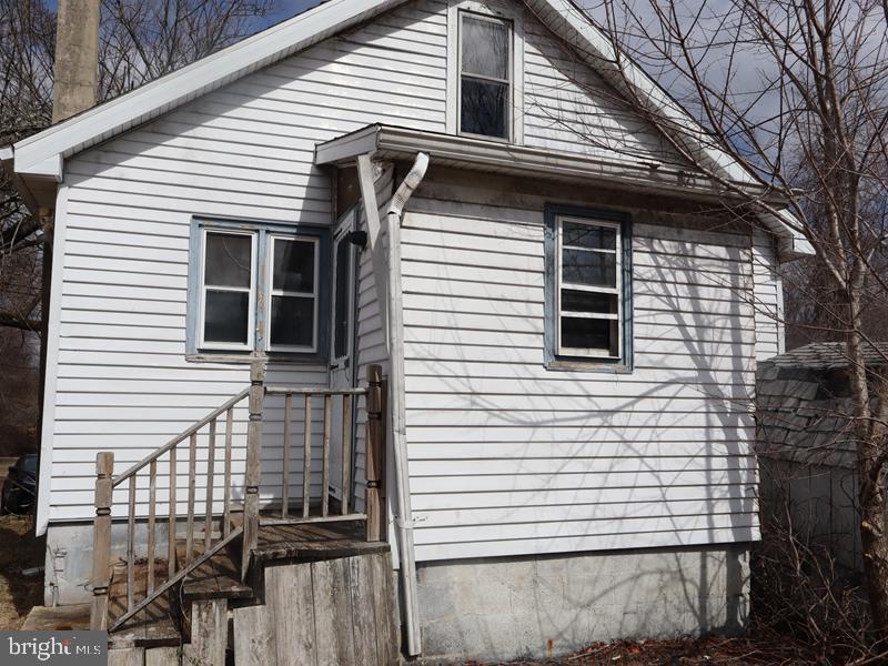 352 Roosevelt Avenue Lindenwold, NJ 08021 - Photo 3 of 21 a view of a house with a yard
