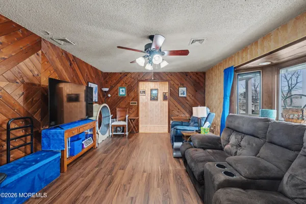 $450,000 | 1301 Oakdale Street, Toms River, NJ 08757