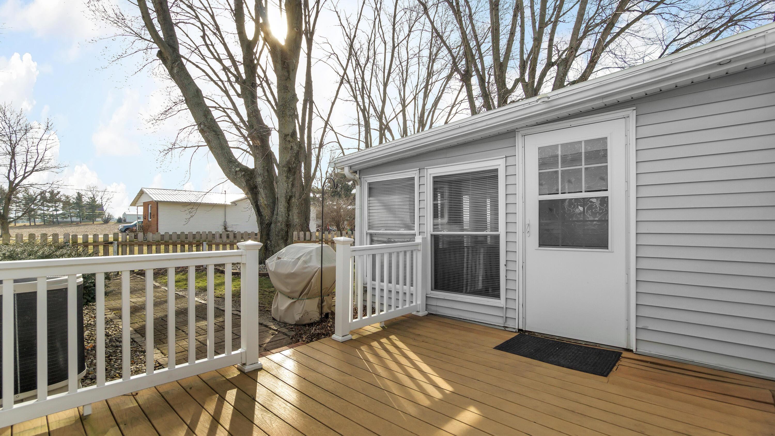 4251 Troy Road Delaware, OH 43015 - Photo 27 of 34 Deck