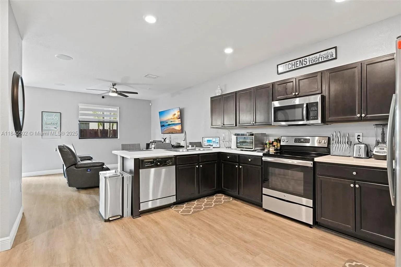 11460 Southwest 252nd Street Homestead, FL 33032 - Photo 8 of 31 Gallery Image 8