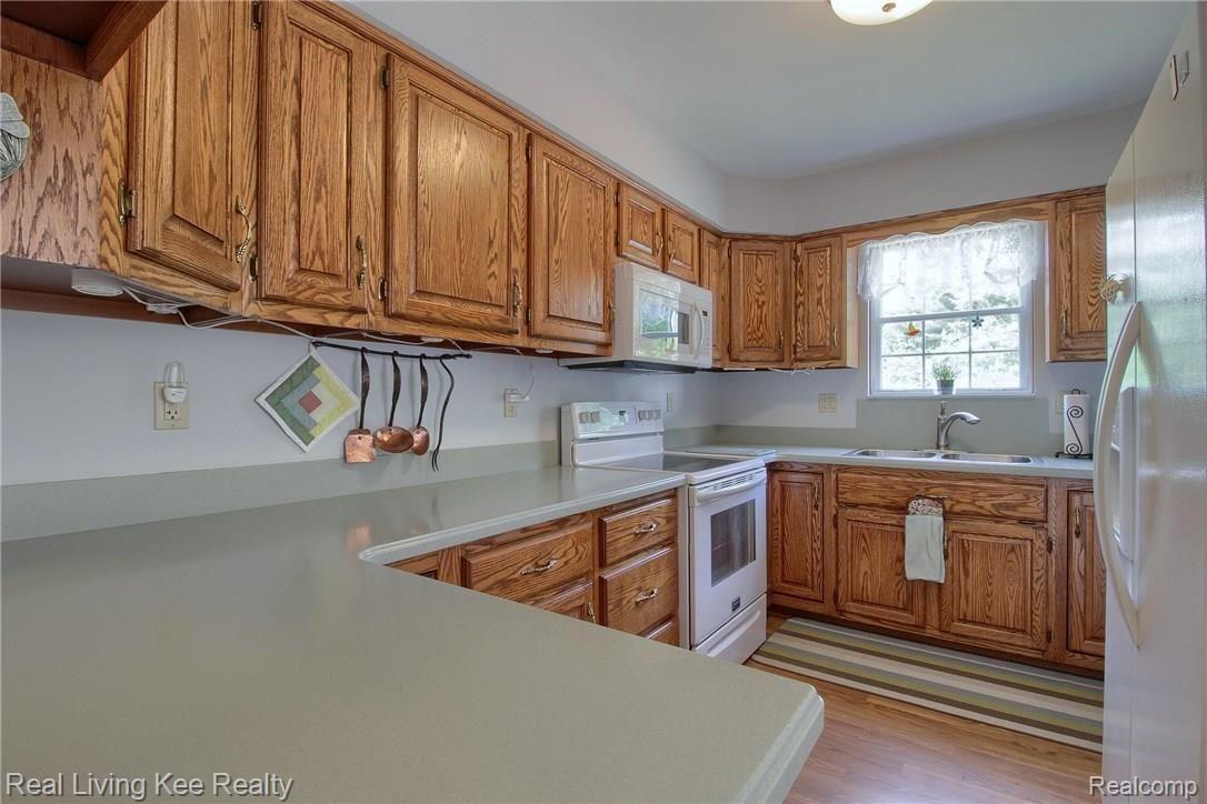 70400 Dequindre Road Romeo, MI 48065 - Photo 7 of 25 KItchen.jpg