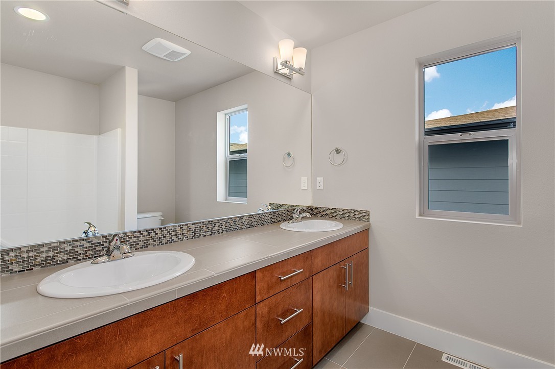 5127 Northeast 11th Place Renton, WA 98059 - Photo 21 of 23