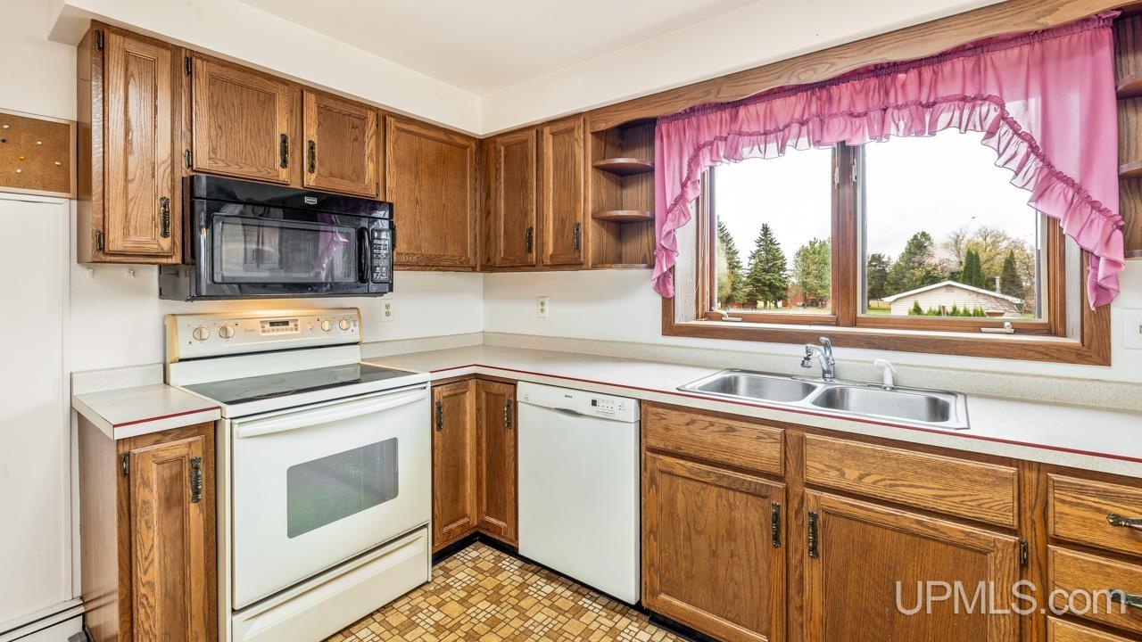 3949 20th Road Gladstone, MI 49837 - Photo 9 of 31