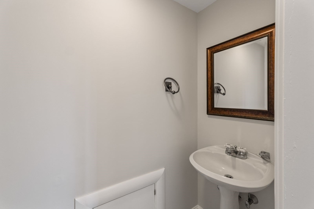42 Elinor Road Newton, MA 02461 - Photo 23 of 36 Gallery Image 23