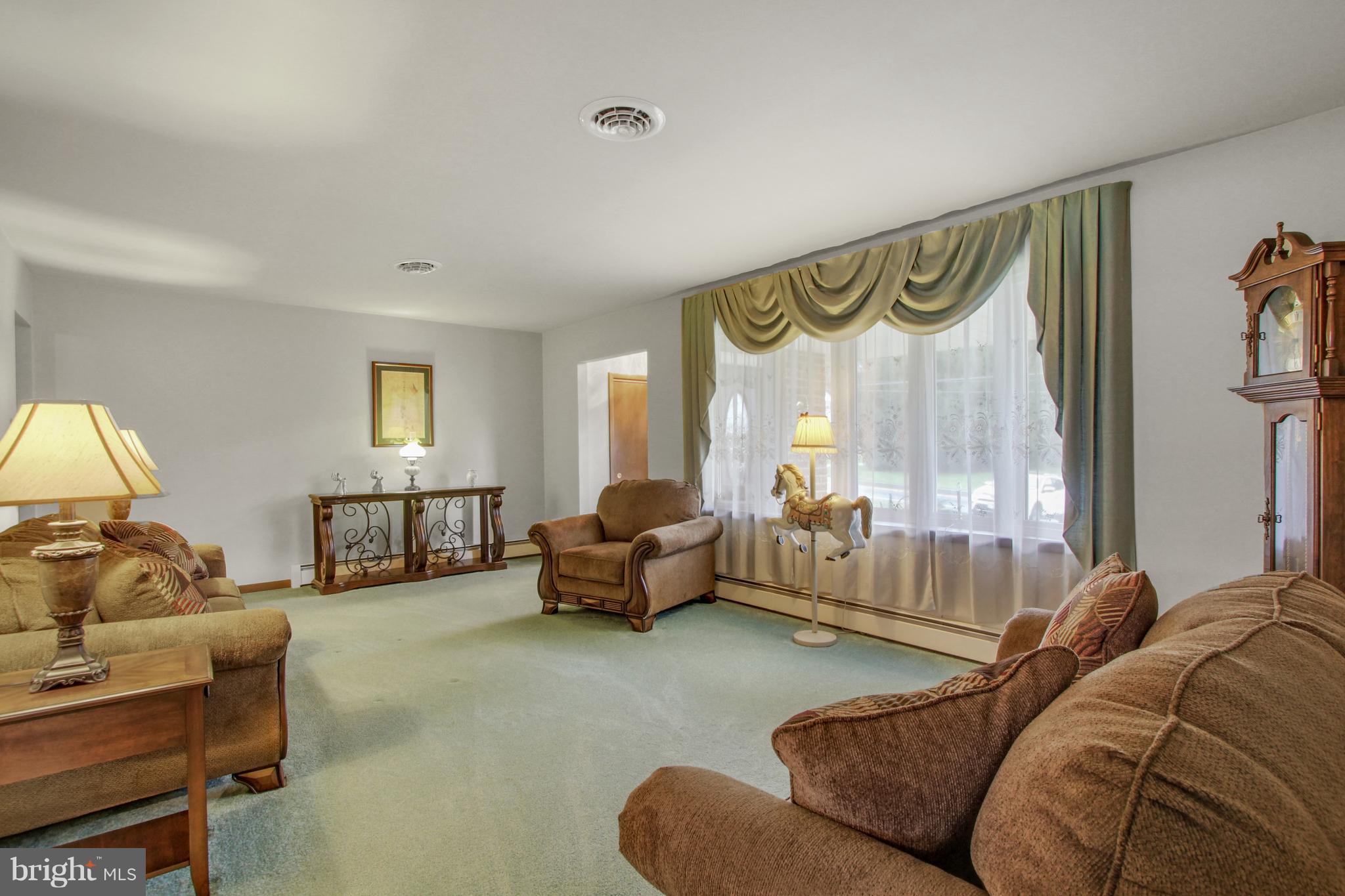 1035 Witmer Road York, PA 17406 - Photo 4 of 25 Gallery Image 4