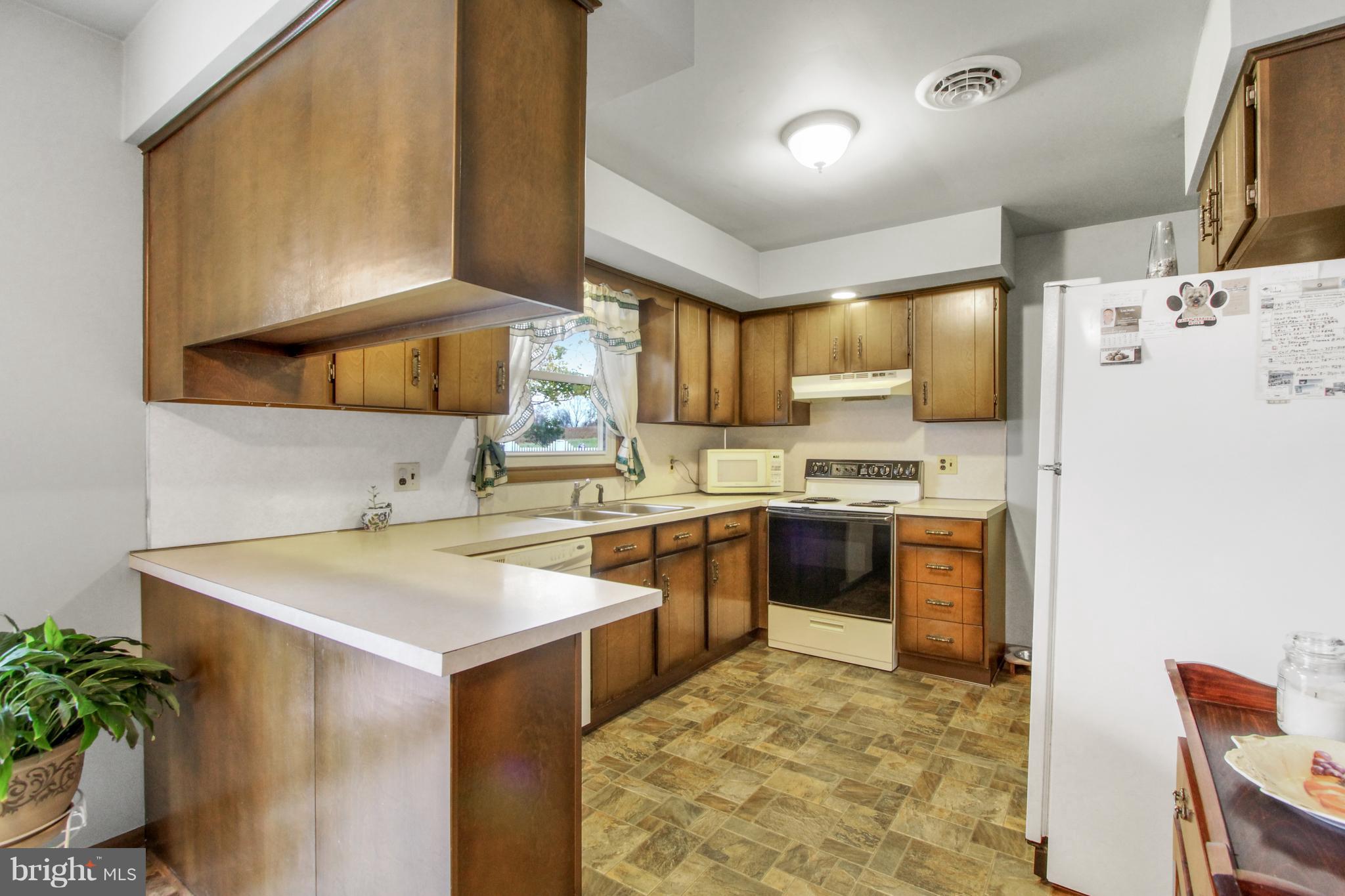 1035 Witmer Road York, PA 17406 - Photo 7 of 25 Gallery Image 7