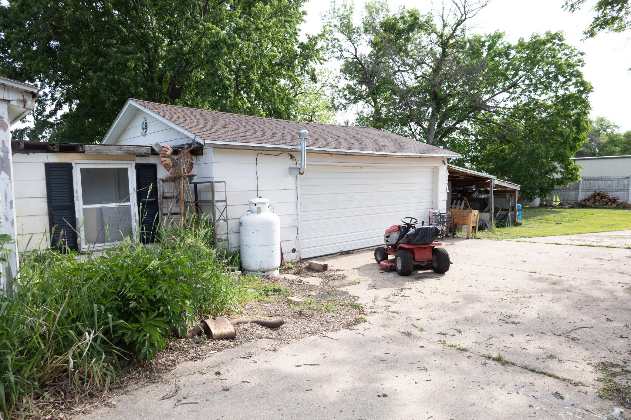 104 Indiana Avenue Adrian, MN 56110 - Photo 5 of 48