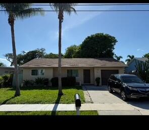 805 Southeast 3rd Street Boynton Beach, FL 33435 - Photo 1 of 1 frontal