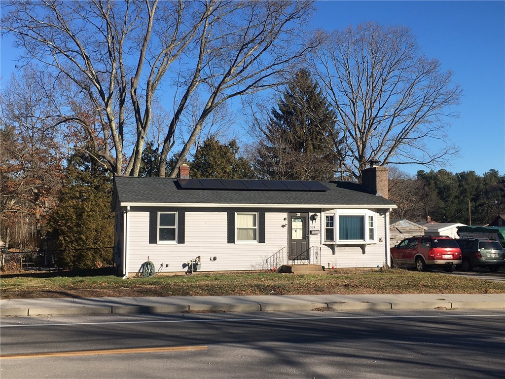 326 Arnold Road Coventry, RI 02816 - Photo 2 of 9