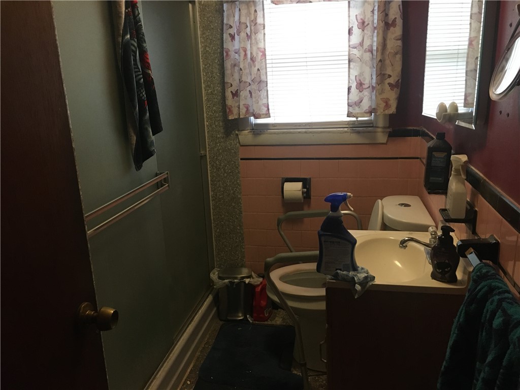 326 Arnold Road Coventry, RI 02816 - Photo 7 of 9