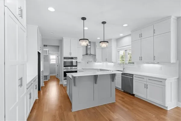 $899,000 | 1744 Northeast Woodland Shores Lane, Lee's Summit, MO 64086